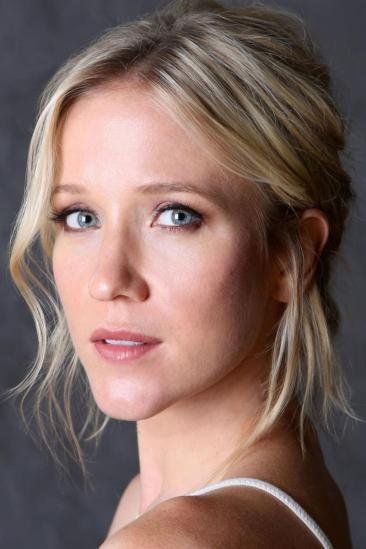 Jessy Schram Image