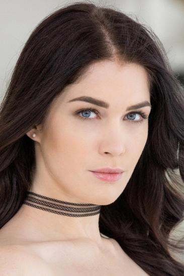 Evelyn Claire Image