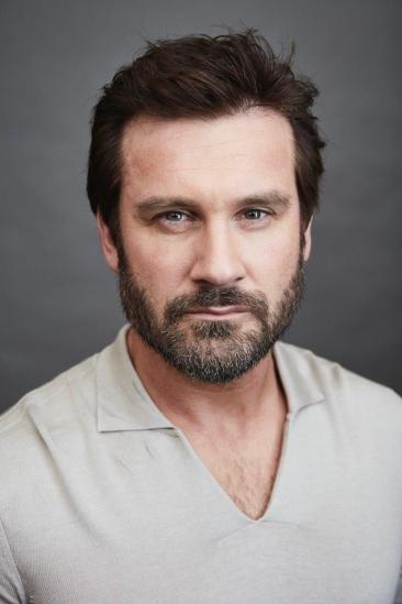 Clive Standen Image