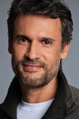Yadier Fernández Image