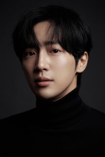 Lee Sang-yeob Image