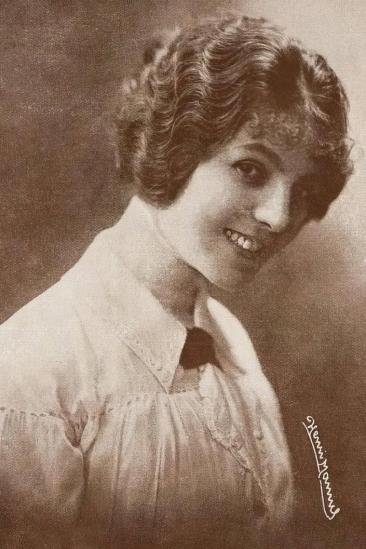 Suzanne Grandais Image