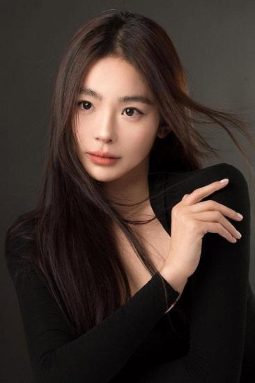 Liu Yaxi Image