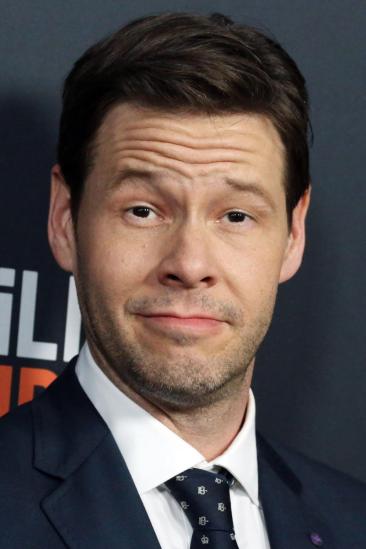 Ike Barinholtz Image