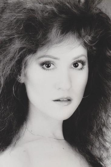 Elizabeth Arlen Image