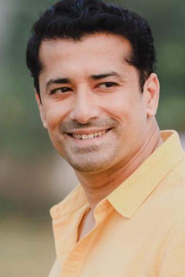 Rishi Kaushik Image