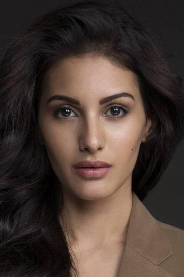 Amyra Dastur Image