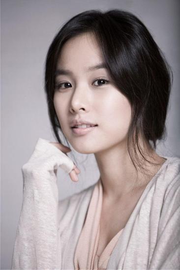 Jo Yoon-hee Image