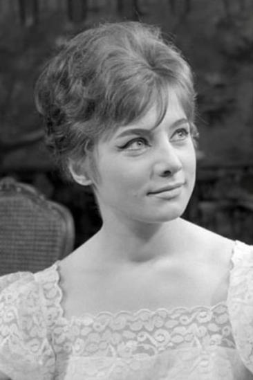 Karola Csürös Image