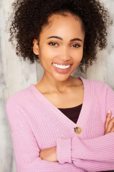 Hanani Taylor Image